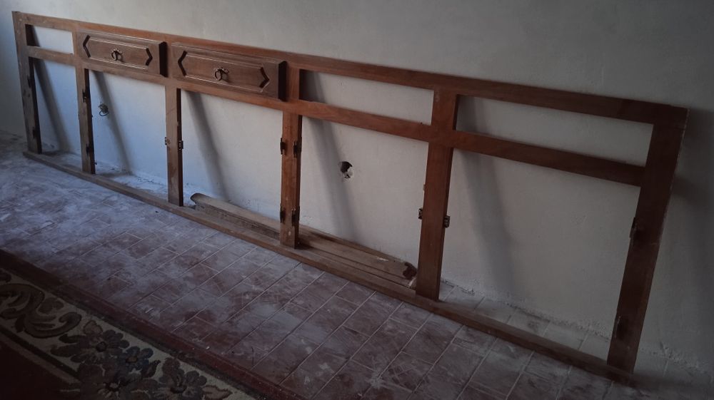 Armário de baixo antigo de cozinha (Gavetas, portas e moldura em madei