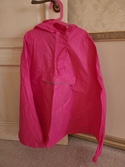 Продам рожевий дощовик.