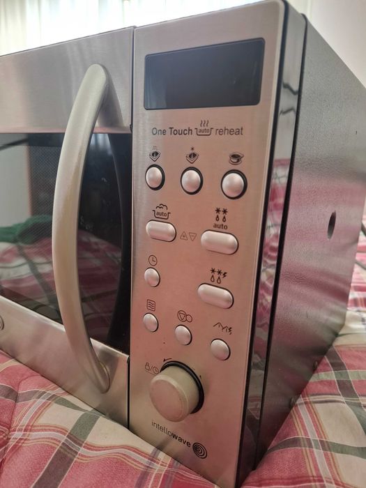 Microondas LG 19L com porta movel