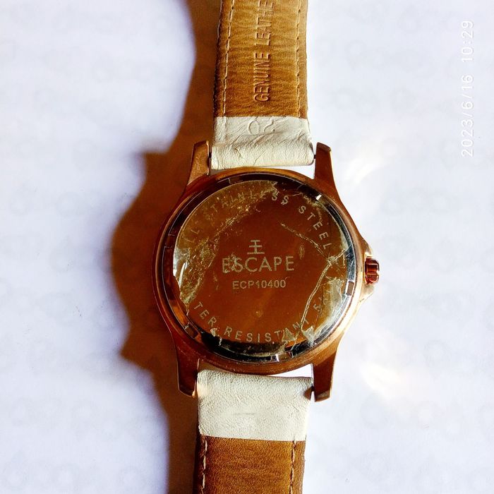 Женские наручные часы Escape