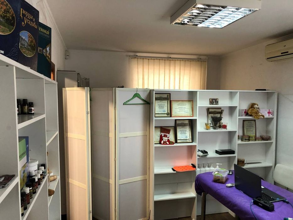 ПРОДАМ  торгово-административное помещение в центре