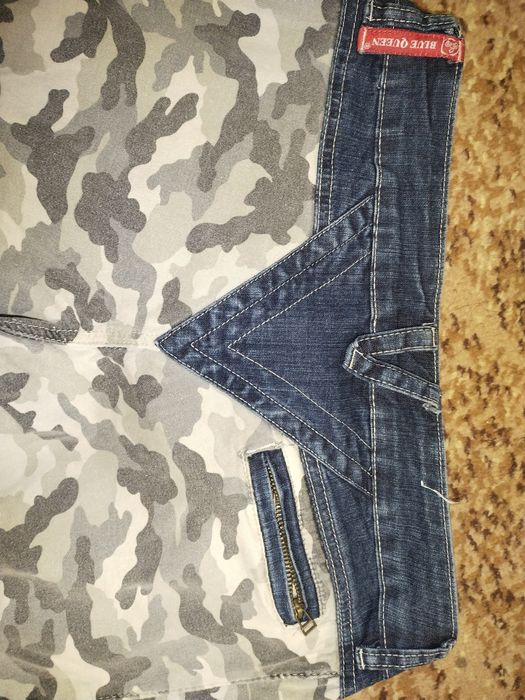 Джинси на низькій посадці з великими карманами