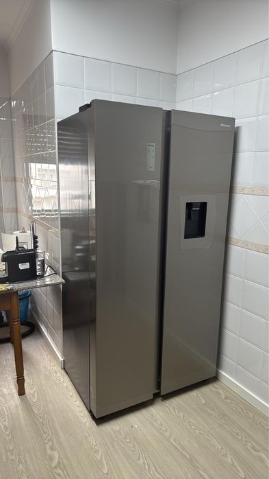 Frigorífico Americano Hisense RS711N4WCE – 7 meses, como novo