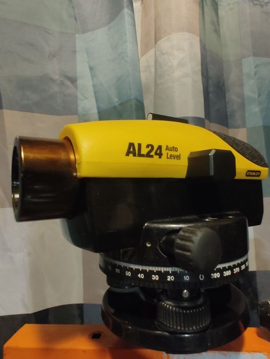 Niwelator optyczny Stanley AL24.