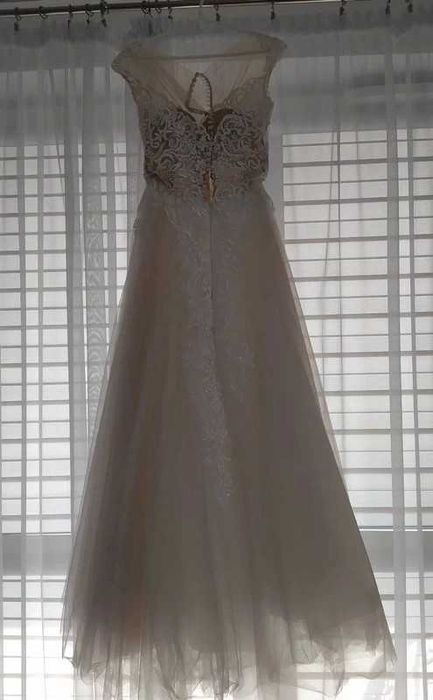 Suknia ślubna kolor szampański tiul koronki ornamenty litera A 38/40