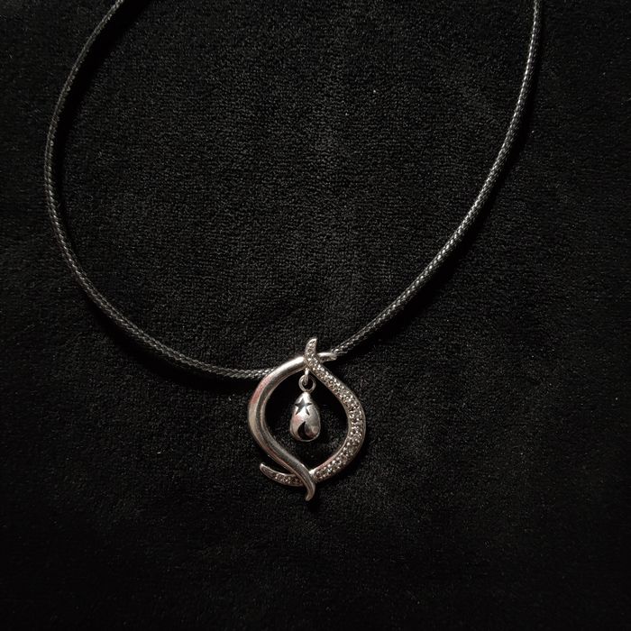 Серебряный кулон с подвеской в форме капли