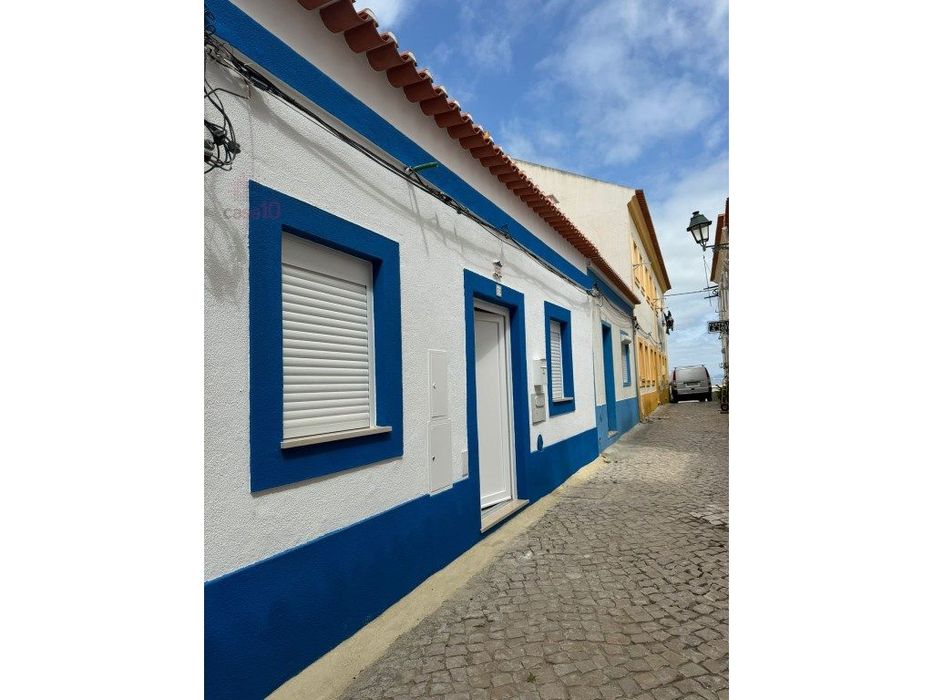 Moradia renovada para venda no centro de Alcochete
