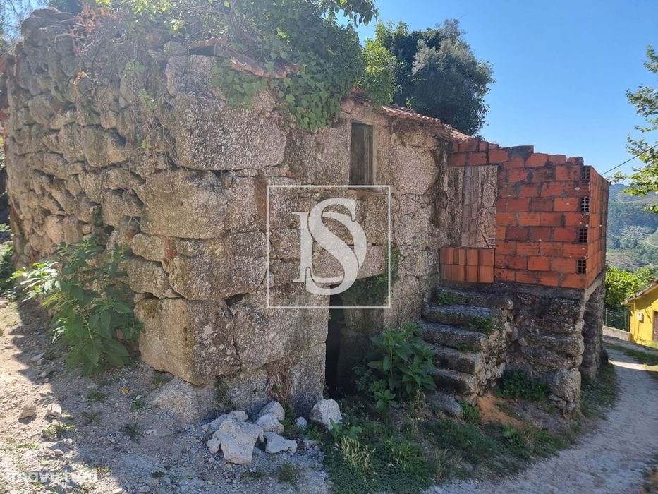 Moradia Em Pedra Para Restauro