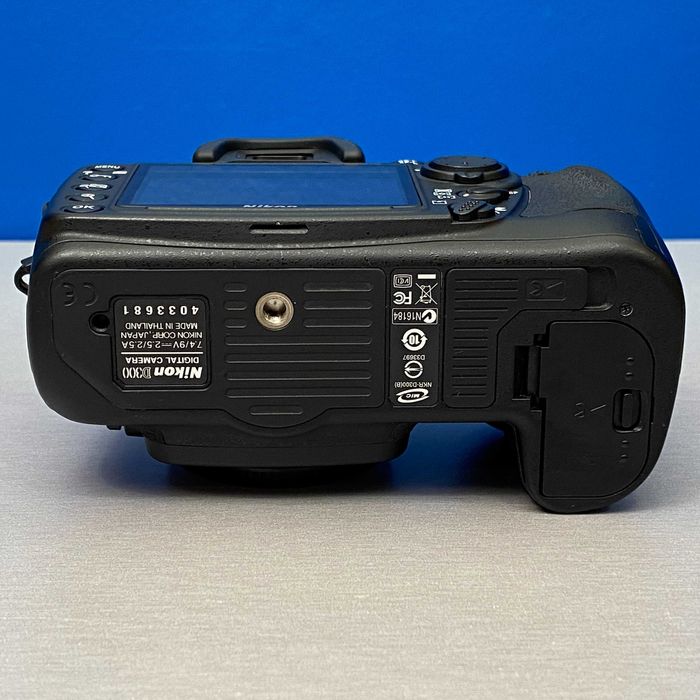 Nikon D300 (Corpo) - 12.3MP