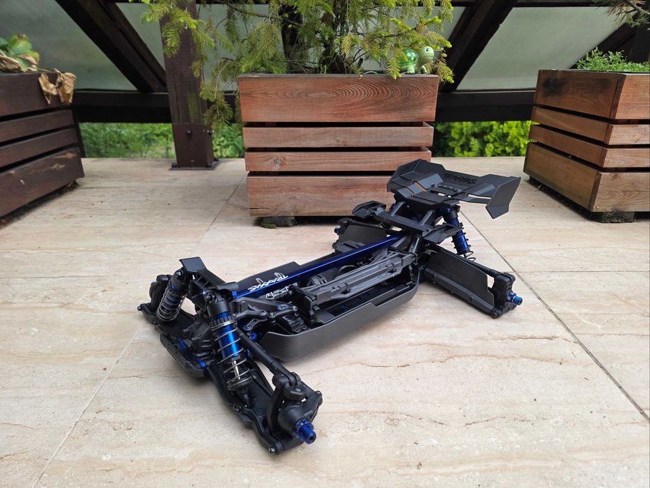 Traxxas Sledge podwozie modelu RC 1:8 + serwo SRT CL6023