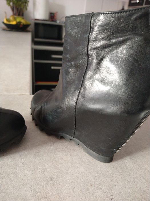 Skórzane buty na koturnie 37 made in Portugal