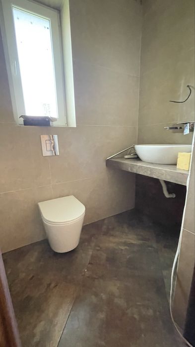 Продається будинок в мальовничій місцевості.Басейн.Сауна.Річка.