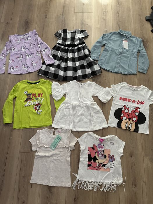 Zestaw nowych ubranek dla dziewczynki