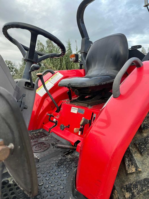 Trator Branson 4020