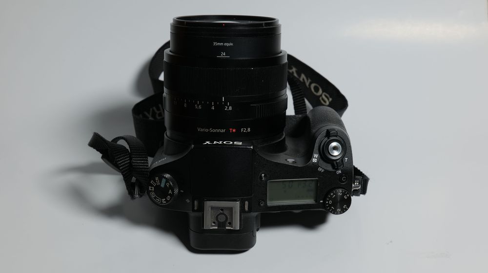 Sony RX10 | Zeiss 24-200mm F2.8 | Потужний універсальний фотоапарат