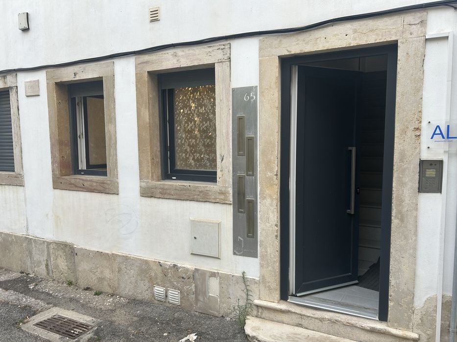 Alugo apartamento em Arroios para casal jovem tudo incliudo