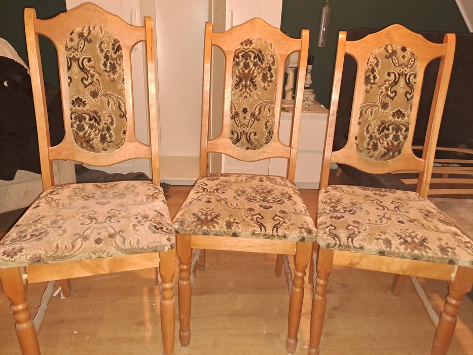 Krzesła tapicerowane, masywne