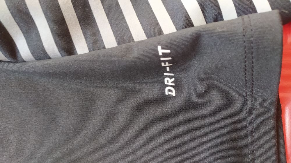 Nike dri-fit 1/3 zip лонгслів, розмір XL.