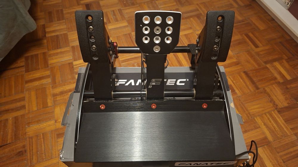 vendo pedal Fanatec V3 com brake performance kit