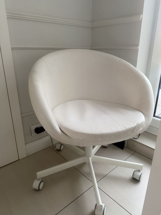 Krzeseło obrotowe IKEA Skruvsta Ysane białe
