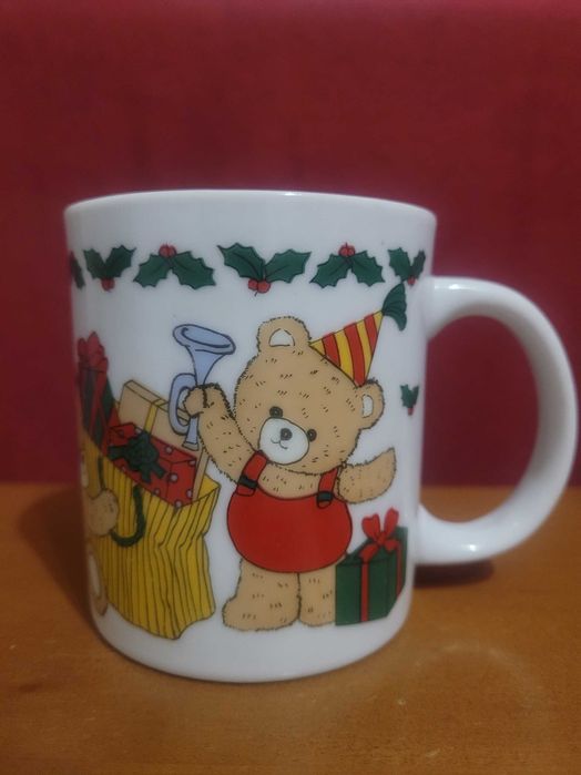 Продам керамическую чашку для чая с новогодним рисунком