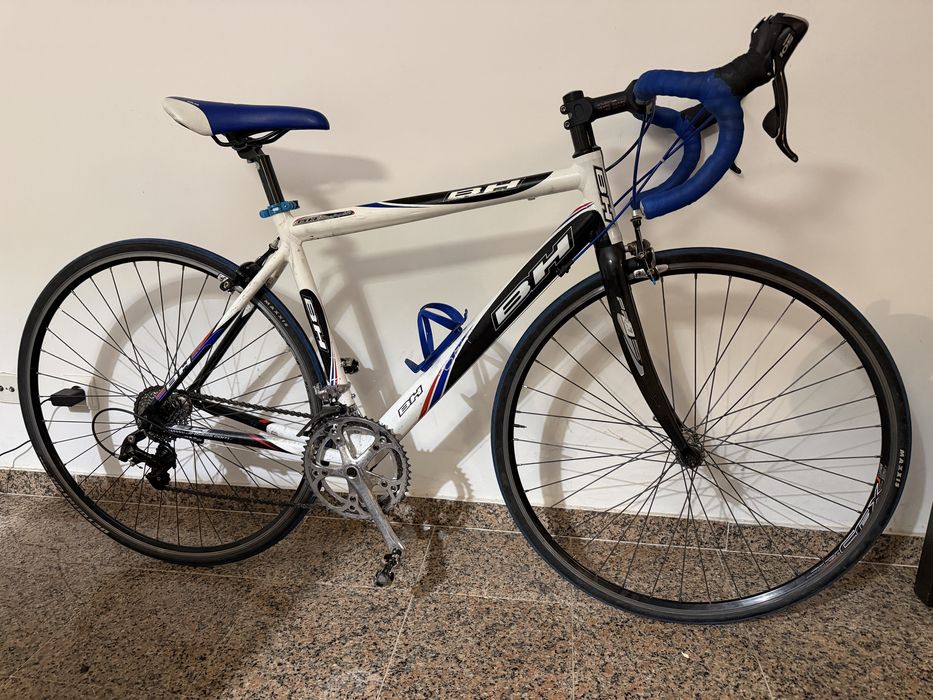 Bicicleta Estrada BH Alumínio + Carbono