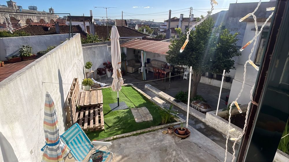 Quarto em casa com quintal para solteiros/as trabalhadores/estudantes