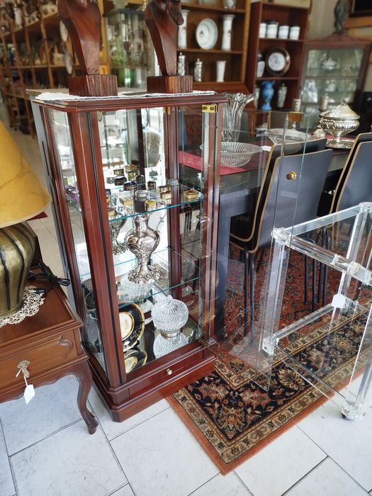 Móvel  /  Vitrine