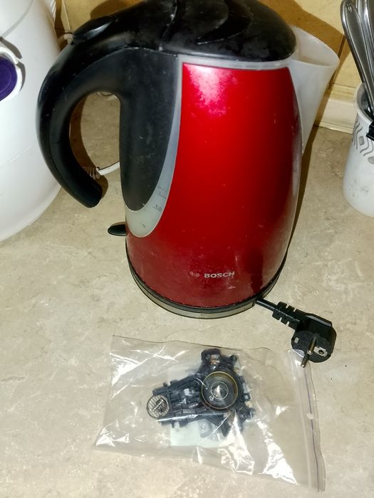Электрочайник Bosch TWK 7704RU /01 — на запчасти / донор