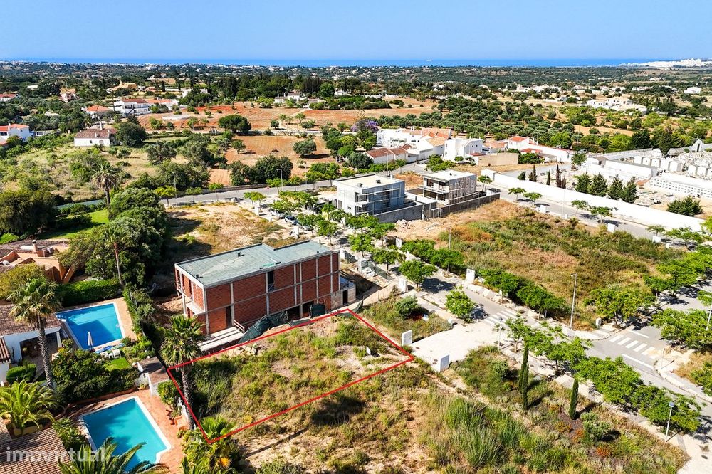 Lote de terreno para construção de moradia isolada na Guia