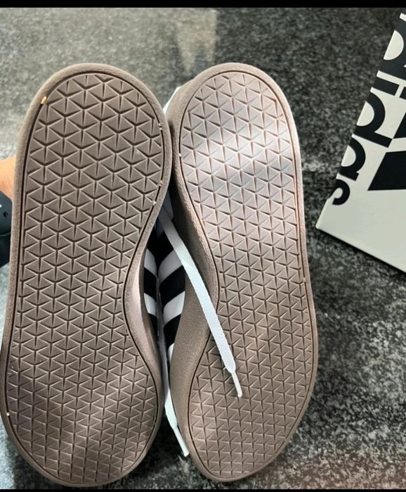 Ténis Adidas  n.40 (novo )