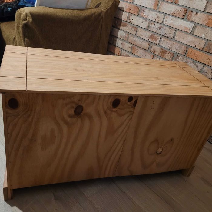 Drewniana szafka z szufladą i szklanymi drzwiczkami stan bdb Wrocław