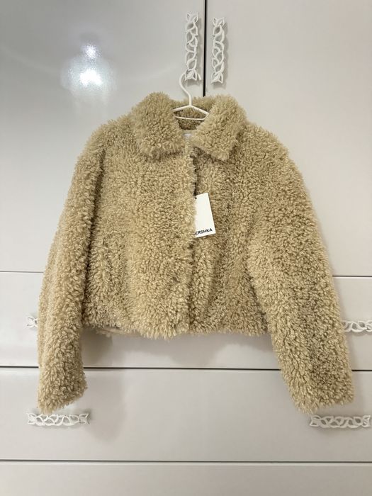 Шубка беж Bershka
