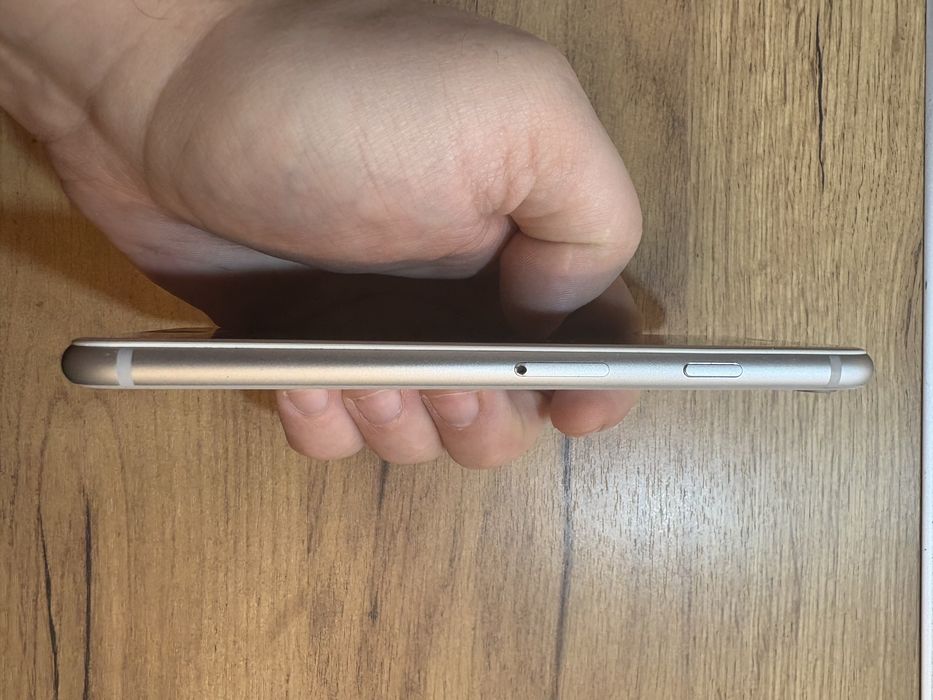 Apple Iphone 8 64GB kondycja baterii 82%