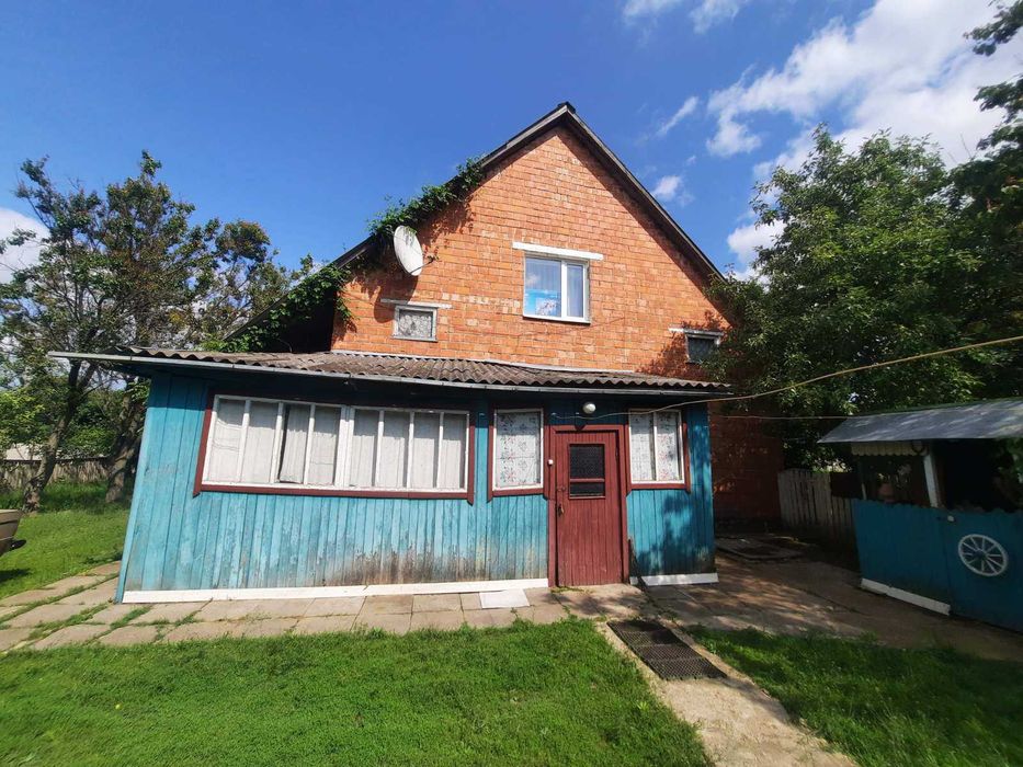 Продаж цегляного котеджу в с. Лазарівка