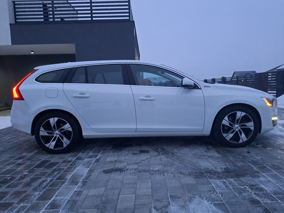 Volvo V60 D6 AWD Plug in Hybrid! Led! Bi-xenon! Navi!