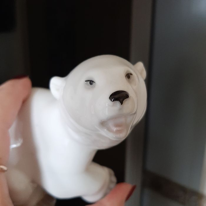 Фарфоровая статуэтка