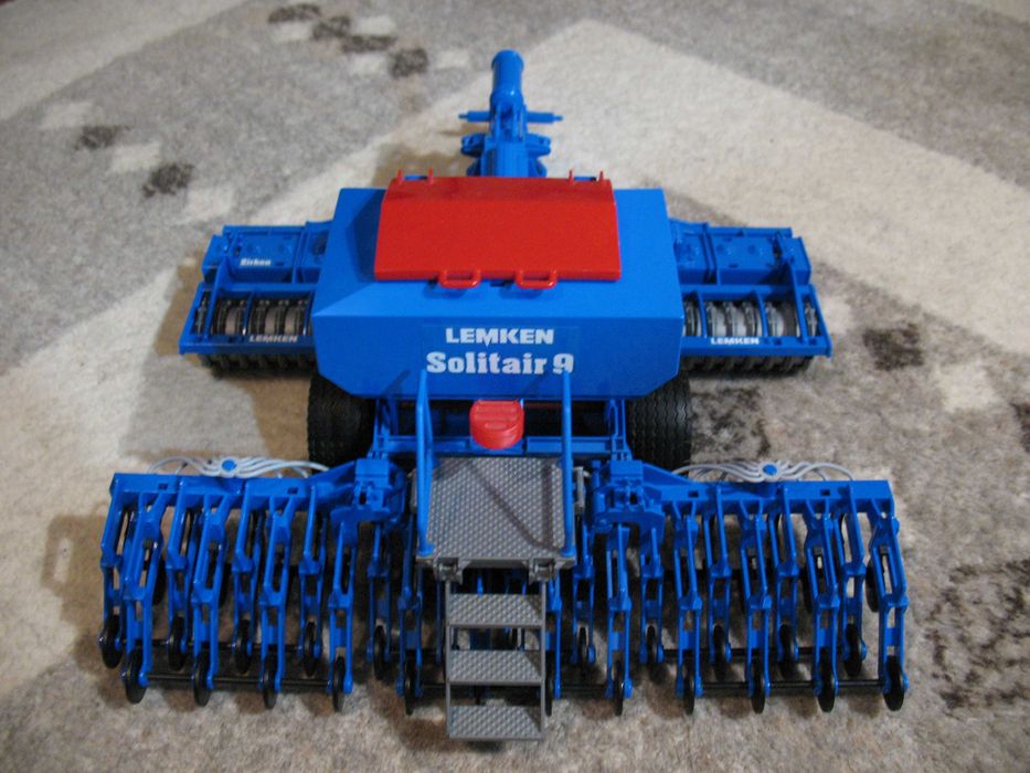 BRUDER 02026 велика пластикова модель сівалки LEMKEN Solitair 9: 1
