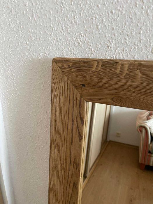 Зеркало дзеркало в дубовій рамі з масива