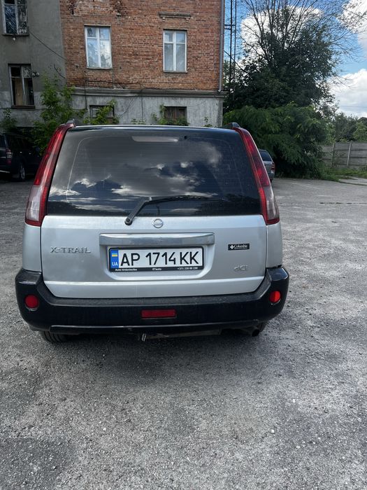 Автомобіль Nissan X-Trail, 2005 року випуску
