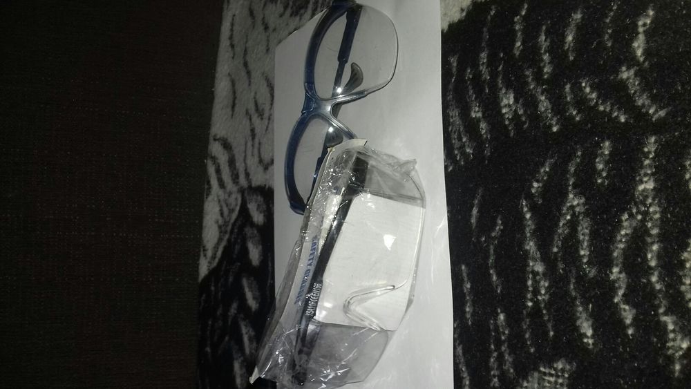 Dwie pary Nowe okulary ochronne Safety Glasses i Sperian.