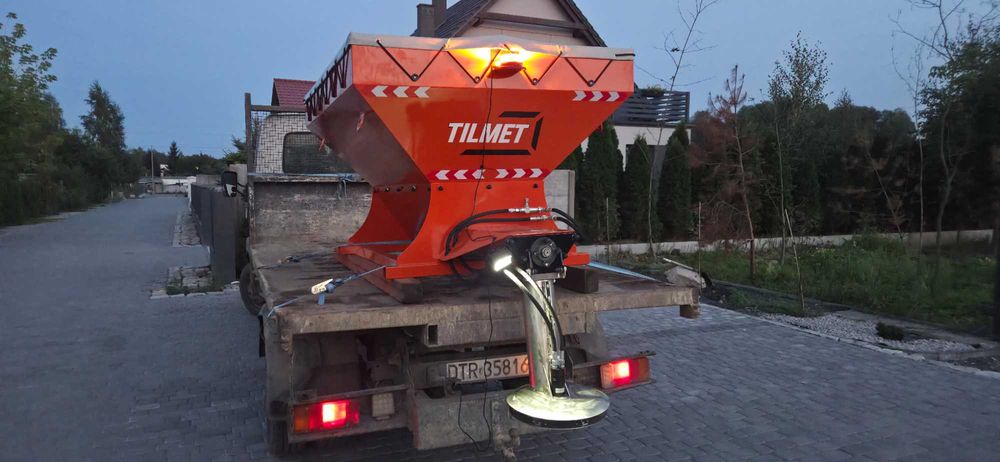 Piaskarka Posypywarka Solarka do piasku 1.5 m3 Nowa Producent TILMET