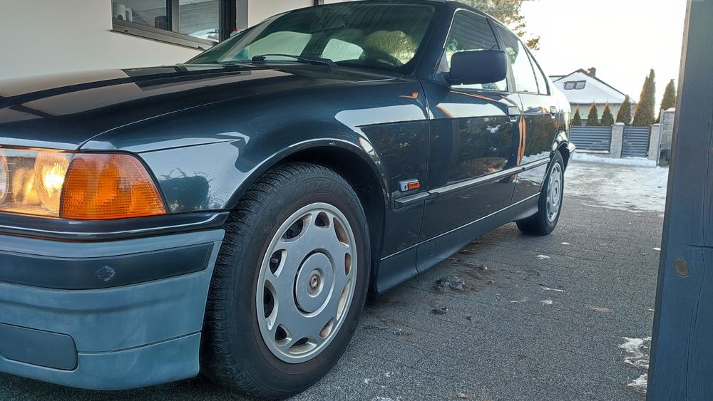 Sprzedam BMW e 36 sedan 1.8 m 40