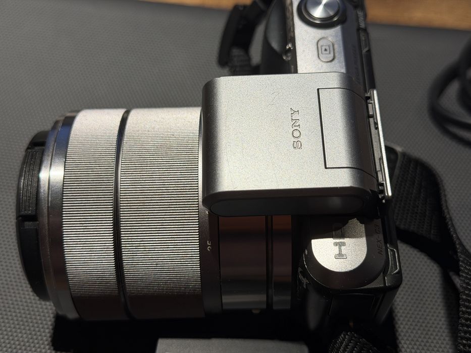 Sony NEX-C3 фотоаппарат с объективом, + акум, отличное состояние