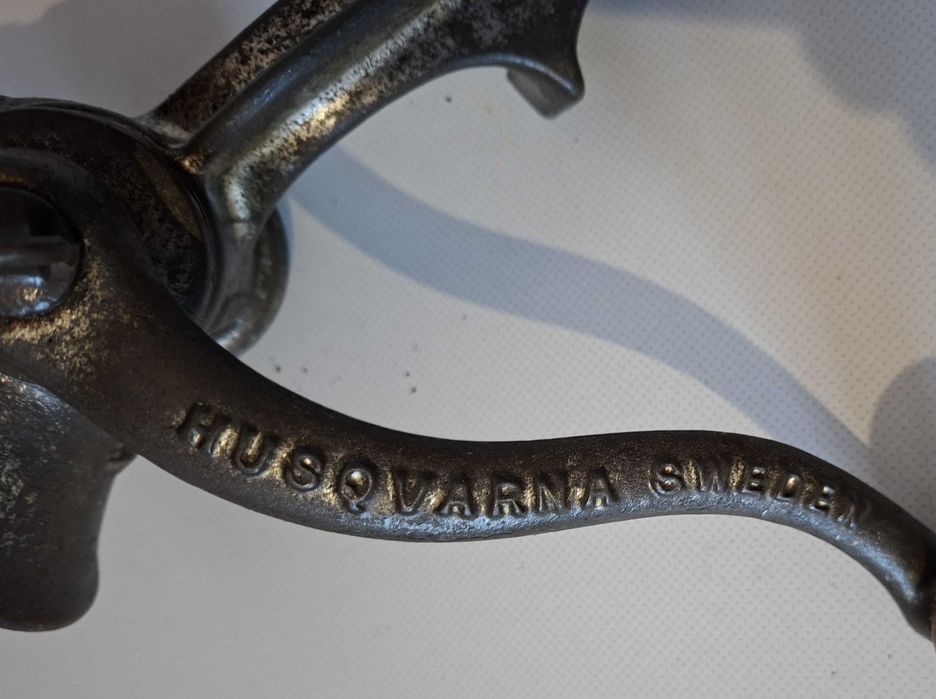 Máquina antiga de picar carne Husqvarna 102 - Sweden