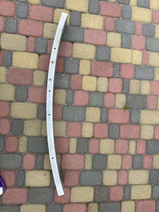 Підсилювач переднього бампера