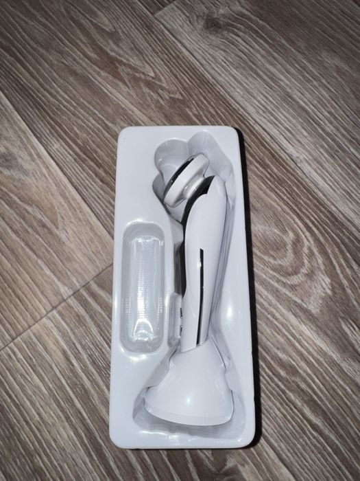 Удобний масажер для обличчя