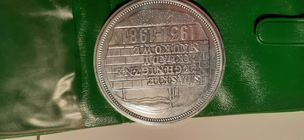 stary duży medal pamiątkowy prl w etui