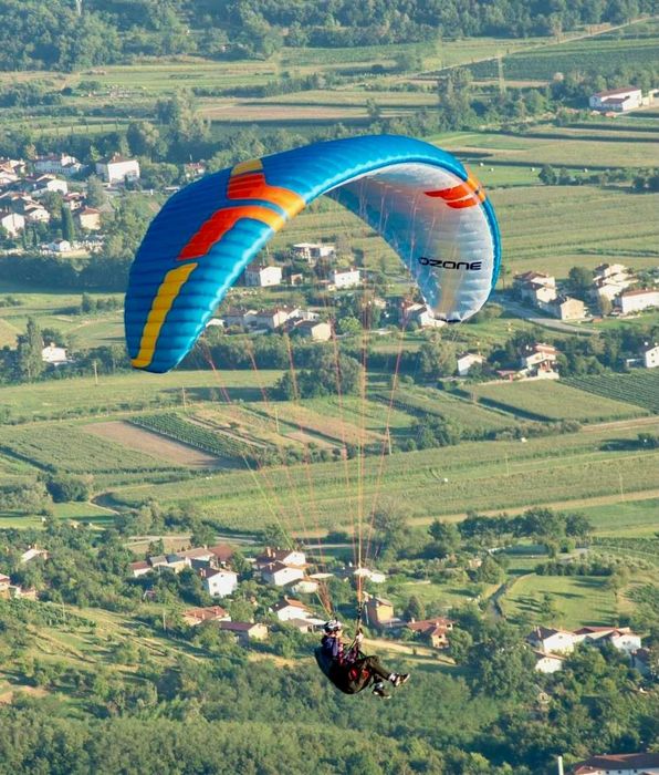 Zestaw paralotniowy gotowy do latania, przegląd, 15 godzin nalotu, jak nowe - Ozone Buzz Z7 MS paralotnia, uprząż Advance Success 5 M, Snowflake 105