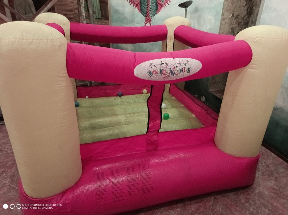 Батут надувний ігровий центр з компрессором.